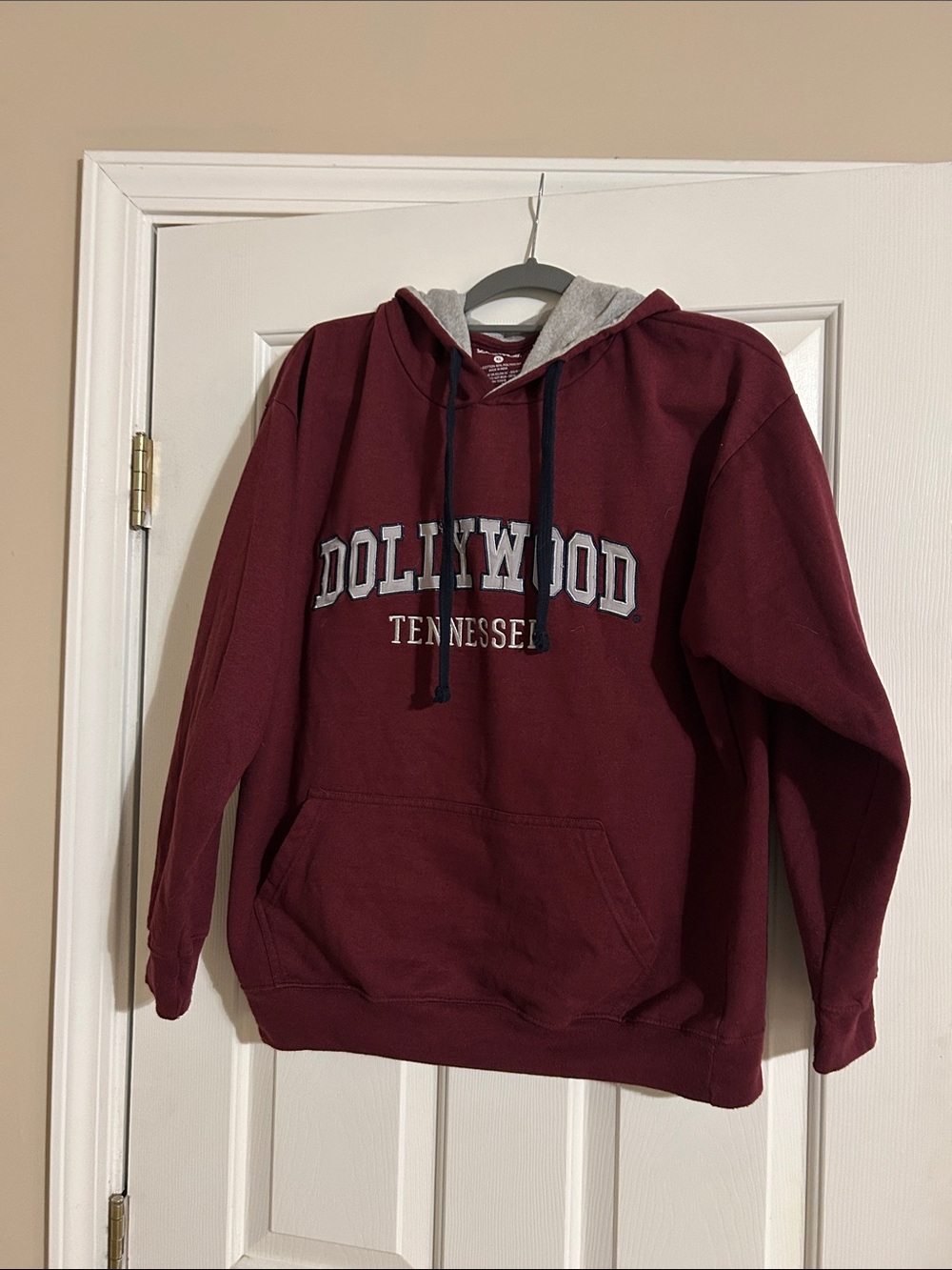 Dollywood Tennessee  Women’s Hooded Sweatshirt - Pullover XL Fits Like a Large